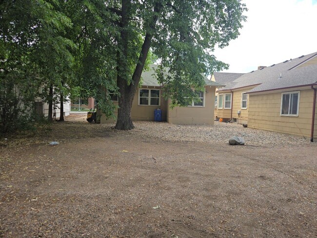 Building Photo - 624 W Laurel St