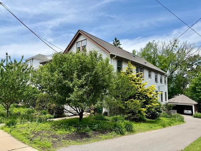 Building Photo - 519 Belmont St