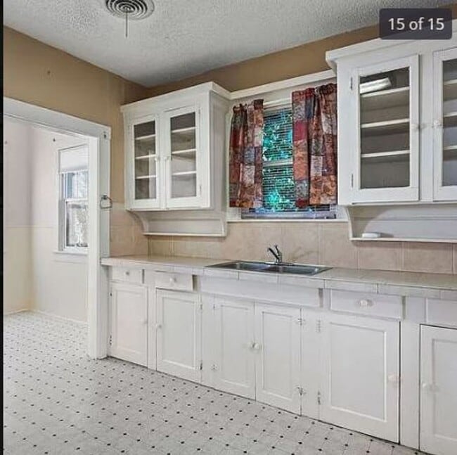 Building Photo - Cute & Clean 2-Bedroom Home for Rent Charming Updates & Great Amenities!