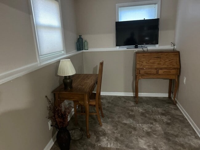 Building Photo - 1126 Laurel Ln