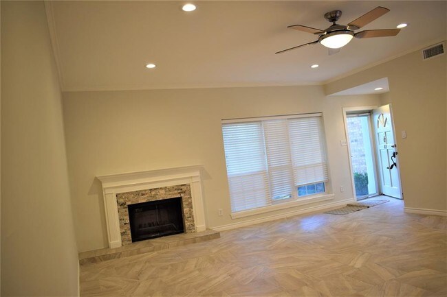 Building Photo - 600 Wilcrest Dr