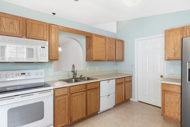 Building Photo - 2575 12th Square SW