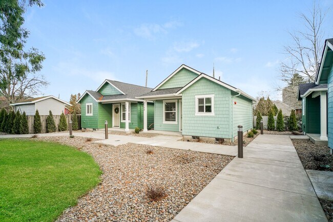 Building Photo - Stunning New Construction 1 Bedroom Cottages