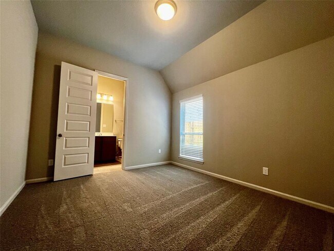 Building Photo - 10931 Spring Wind Dr