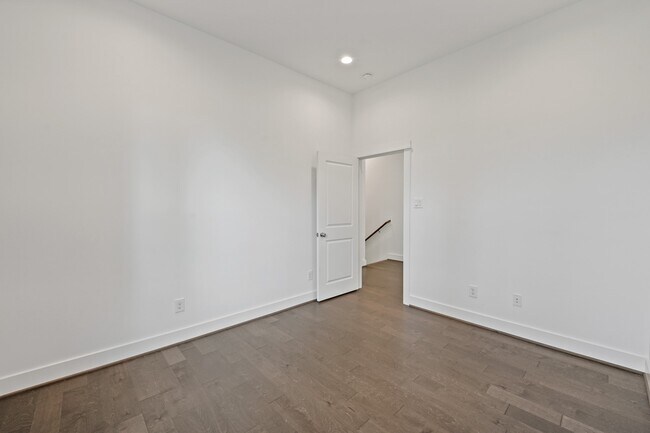 Building Photo - 594 Janisch Rd