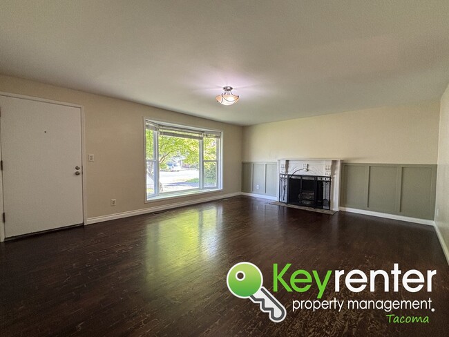 Building Photo - Gorgeous 3 Bed 1 Bath Home in Lakewood, WA!