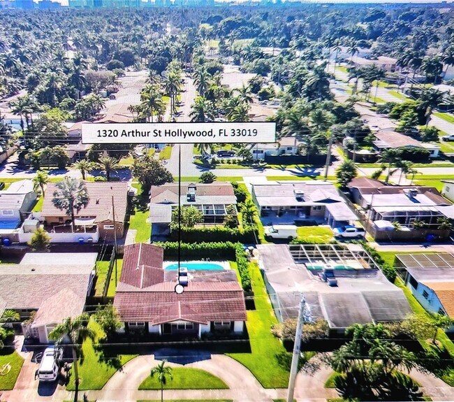 Building Photo - 1320 Arthur St