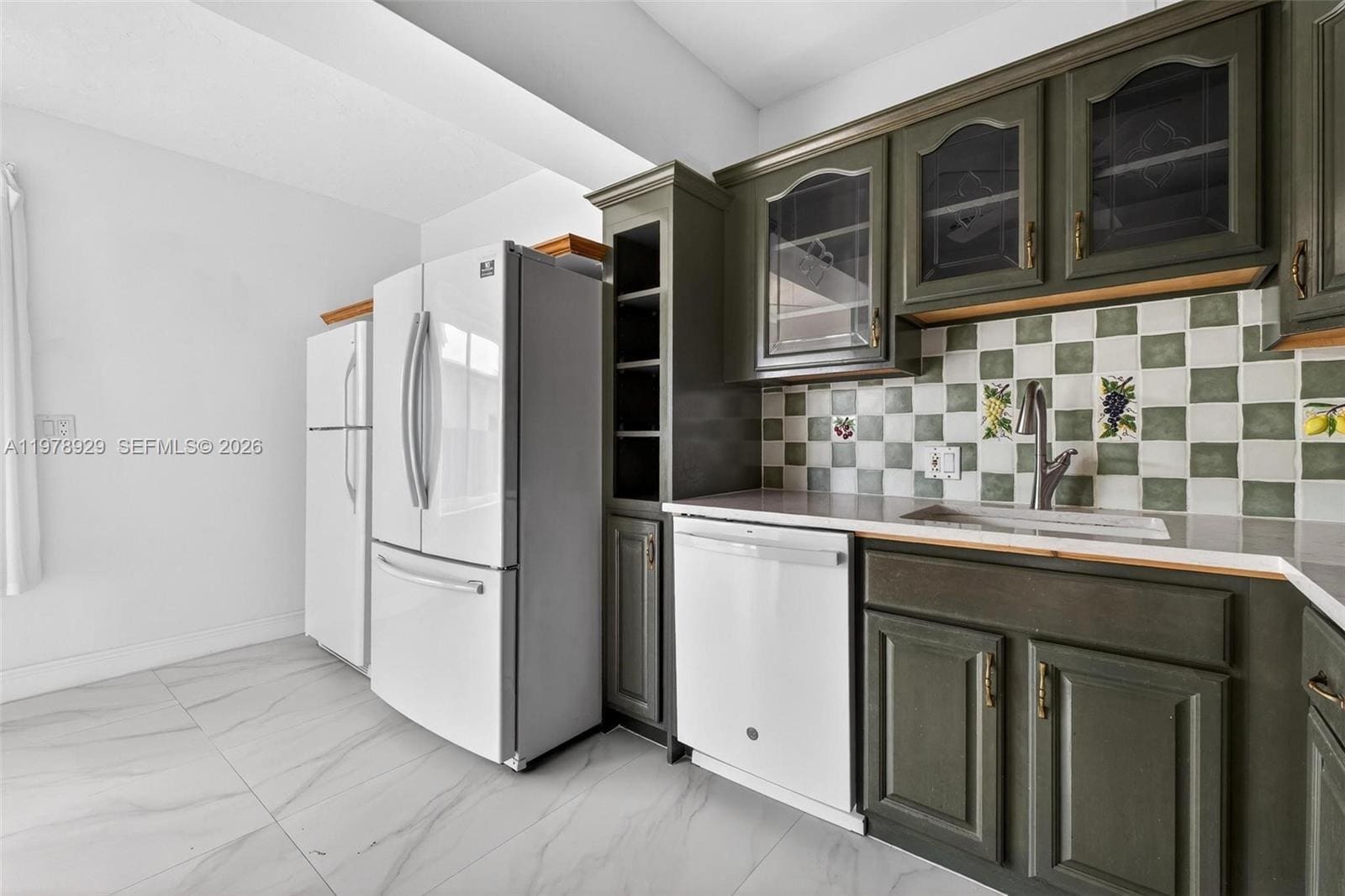 Building Photo - 1470 N Treasure Dr