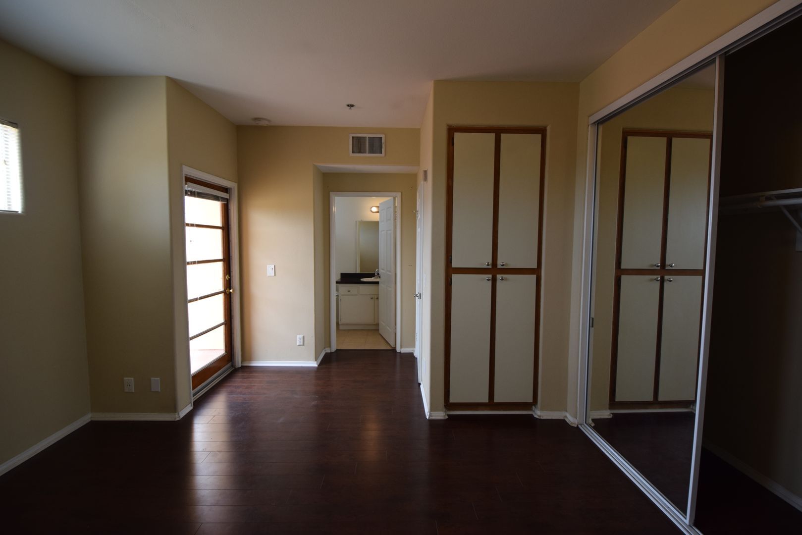 Building Photo - 425 N Alvarado St