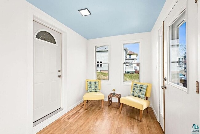 Building Photo - Available October - 3 Bedroom House with a Huge Garage!