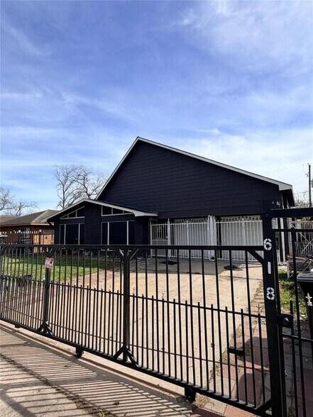 Building Photo - 618 Sulphur St