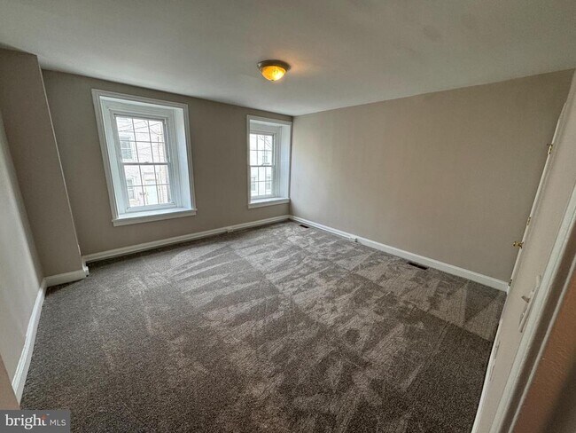 Building Photo - 4728 Umbria St