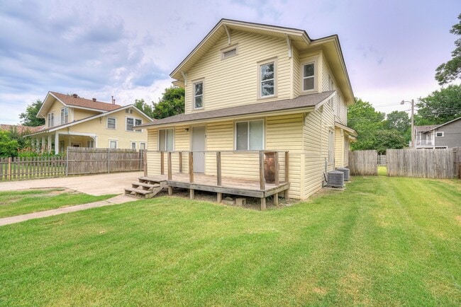 Building Photo - Renovated 3-Bed Gem Minutes from OU & Camp...