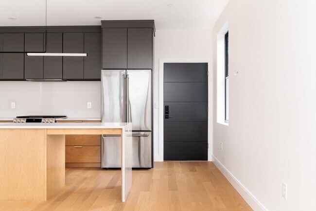 Building Photo - 182 Tremont St