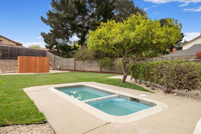 Building Photo - Executive Style Living ....