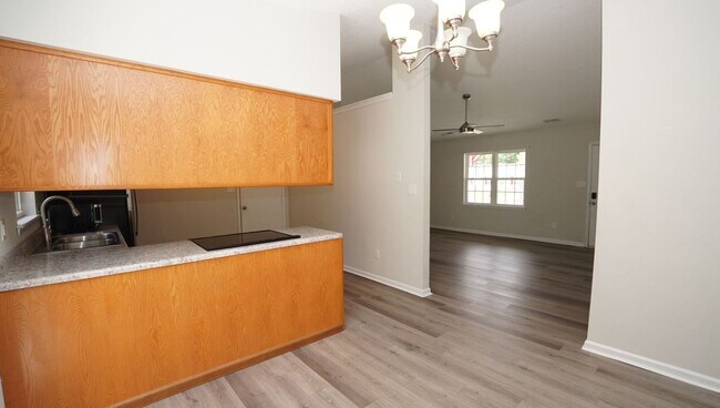 Building Photo - 116 Howell Dr
