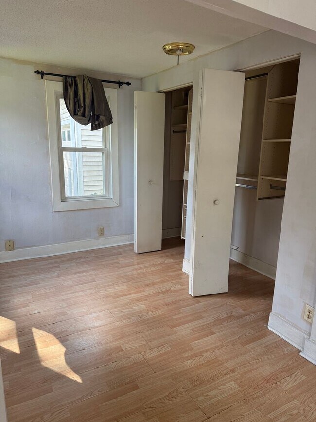 Building Photo - Unique Home in Downtown Middleton