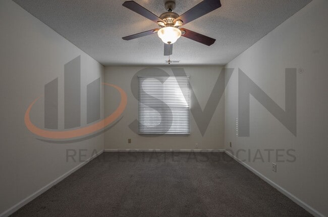 Building Photo - *ONE MONTH FREE* Cozy 1BR, 1BA End Unit Townhome In North Durham