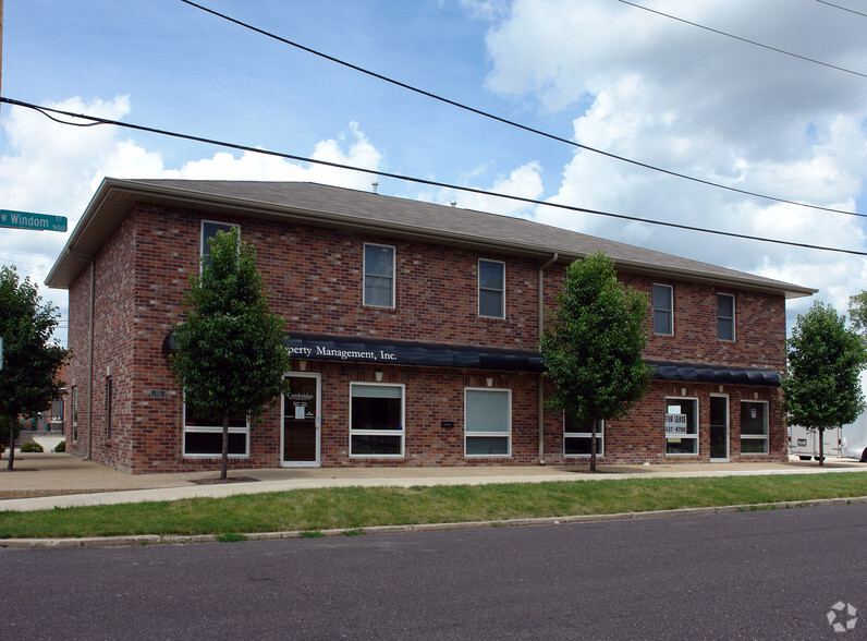 Building Photo - 917-924 W Windom St