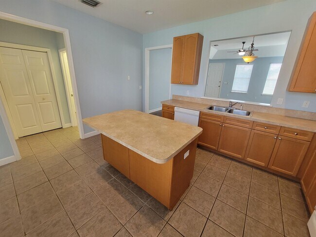Building Photo - 3304 Calumet Dr