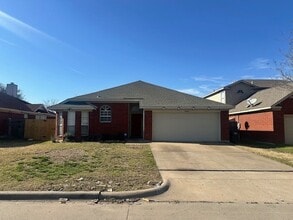 Building Photo - 8424 Cove Meadow Ln