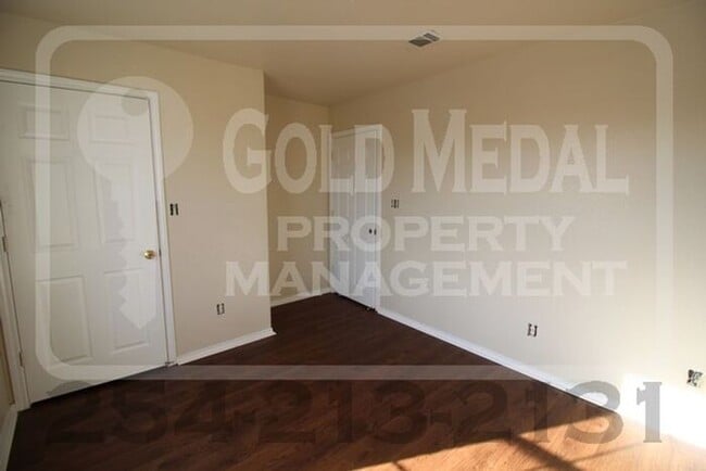 Building Photo - 3401 Barcelona Dr