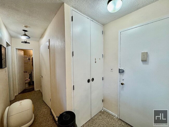 Building Photo - Junior 4 apartment for rent with open kitc...