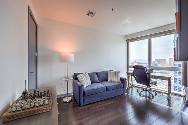 Building Photo - 4471 Dean Martin Dr