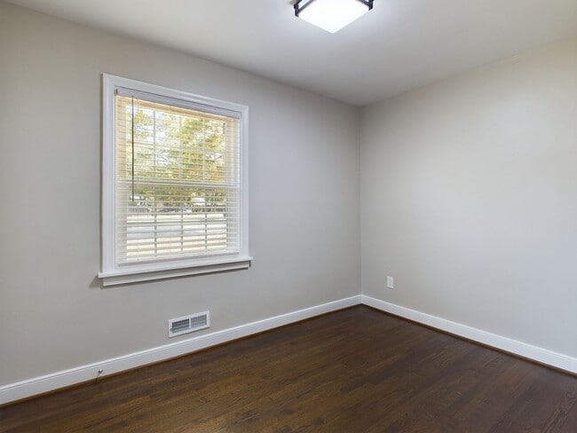 Building Photo - 709 N Parham Rd