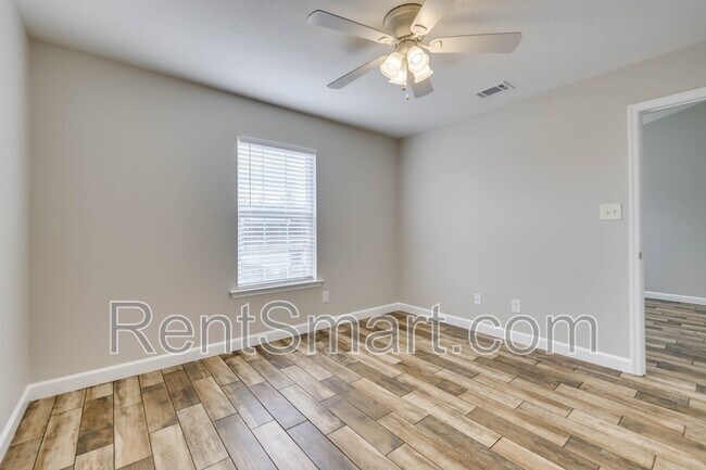 Building Photo - 219 Lynbrook Way