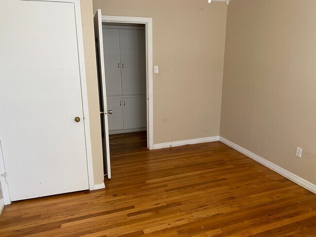 Building Photo - Pre-Leasing 3 bed 2 bath Move In Ready! Close to Texas Tech!!