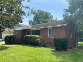 Building Photo - More than just a rental, this home offers ...