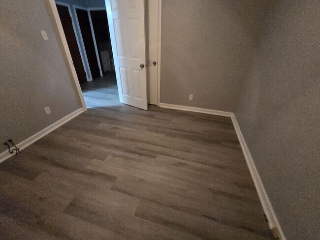 Building Photo - Spacious 3-Bedroom Rental in St. Louis! (Section 8 Welcome)