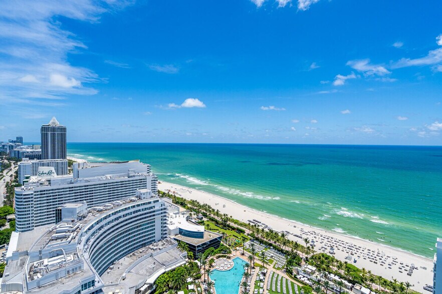Building Photo - 4385 Collins Ave