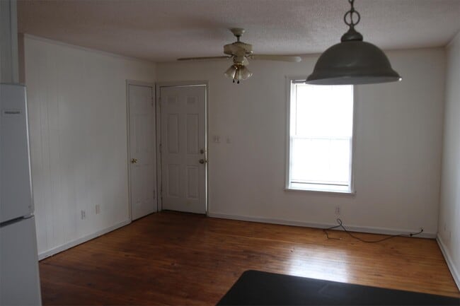Building Photo - 607 Florence Dr