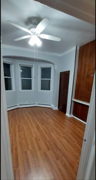 Building Photo - 256 Bowers St