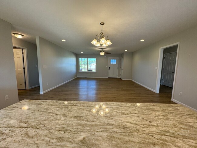 Building Photo - 25 Mandan Ct