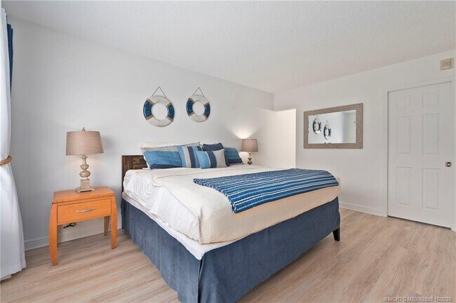 Building Photo - 10310 S Ocean Dr