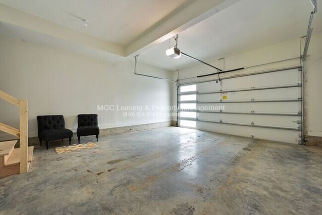 Building Photo - Highly sought after Ayden Place Duplexes with a 2-Car Garage in Kansas City!