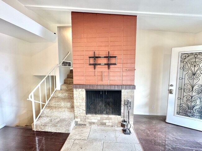 Building Photo - Huge Oak Park Home! 4bd/2.5ba house with incredible yard w/ VIEWS + spa, A/C, garage, W/D!