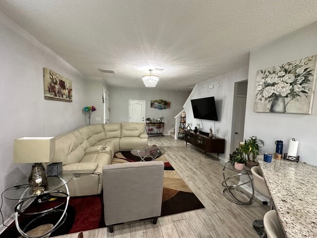 Building Photo - Lease this 3BR End-Unit Townhome in Gated Community with Water View!