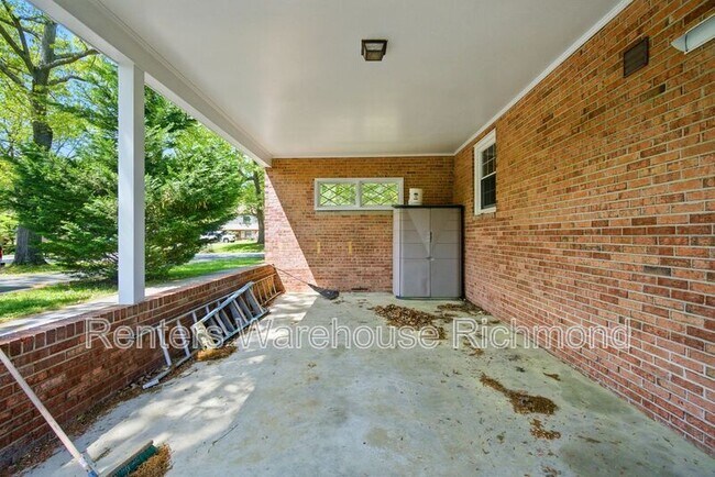 Building Photo - 4817 Stornoway Dr