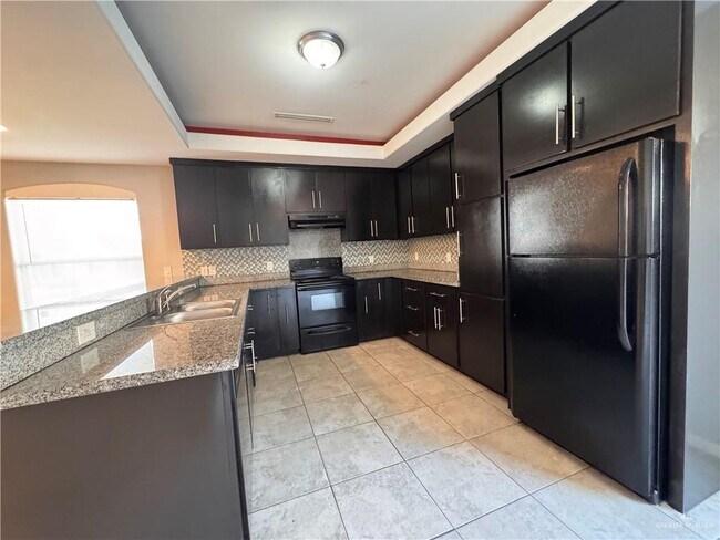 Building Photo - 28 W Sarah Evans St