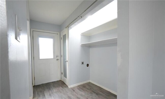 Building Photo - 12 Aggassi Dr