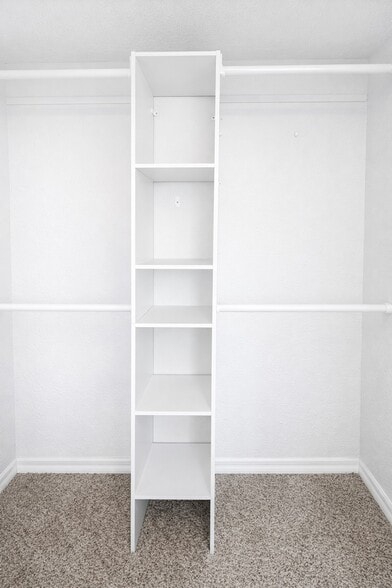 Building Photo - 2918 Antique Oaks Cir