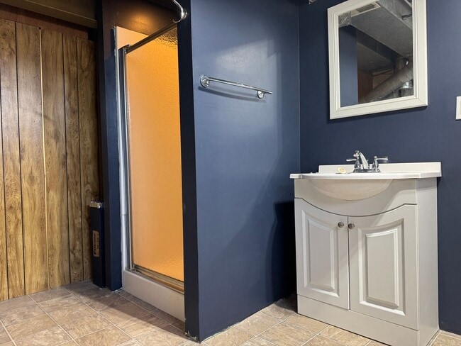 Building Photo - Comfortable 3-Bedroom Home with Park Access & Easy Commute