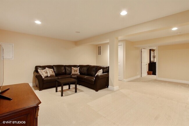 Building Photo - 1575 Anderson Ln
