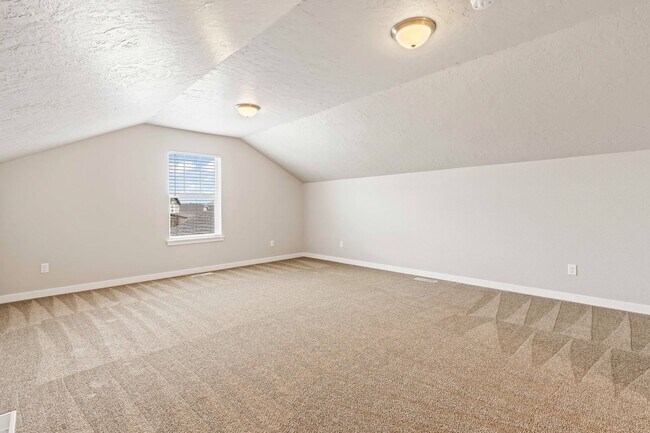 Building Photo - 4 Bedroom, 2 Bath Gorgeous Nampa Home on a...