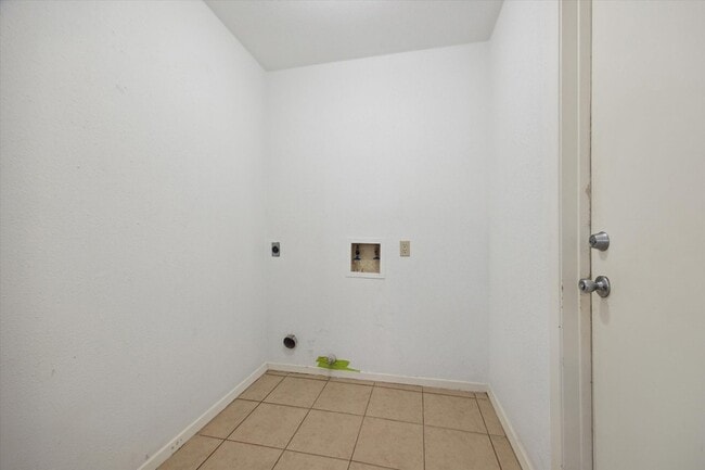 Building Photo - 2723 N Brompton Dr