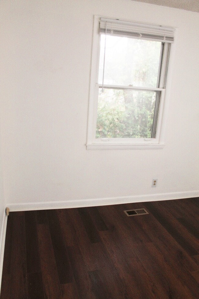 Building Photo - 209 East Ave